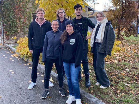 Ein Sharepic mit allen Mitgliedern des neuen Vorstandes der GJ Ebersberg und Lorenz und Antonia 