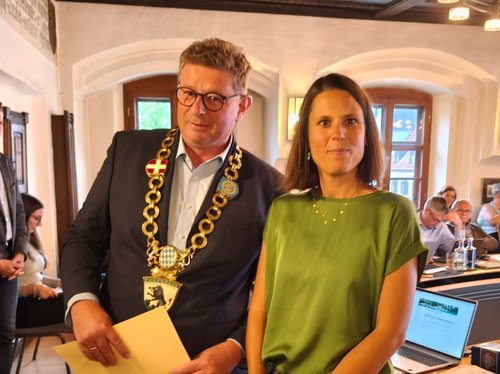 Stadträtin Theresa Stock und Uli Proske nach der Vereidigung